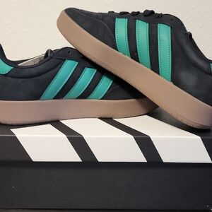 Adidas Men's 9.5 Women's 10.5 Black and Green Barreda